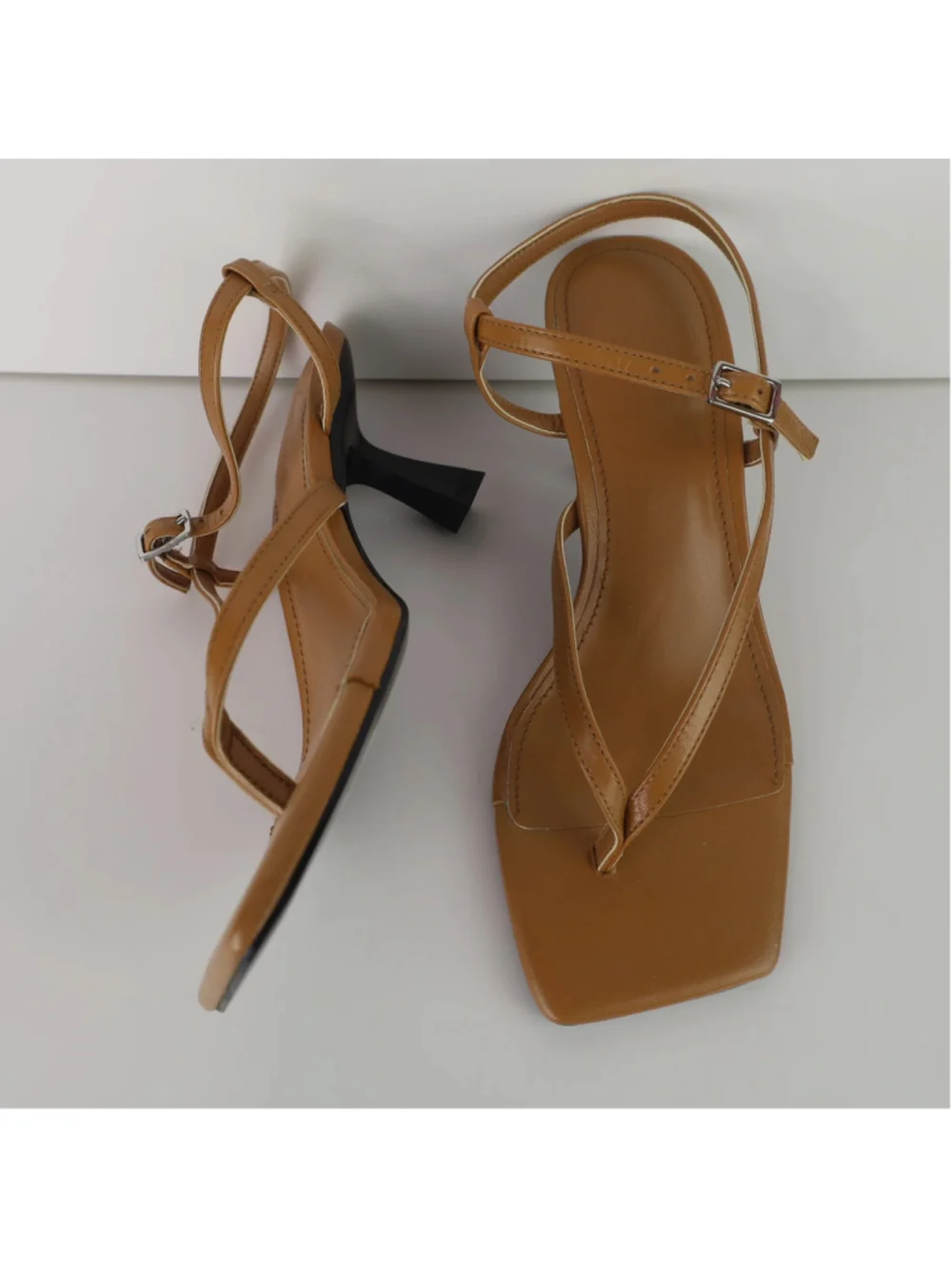 Marc Fisher LTD Calinda Sandals 5.5M Medium Natural Leather Thong Heels 0480